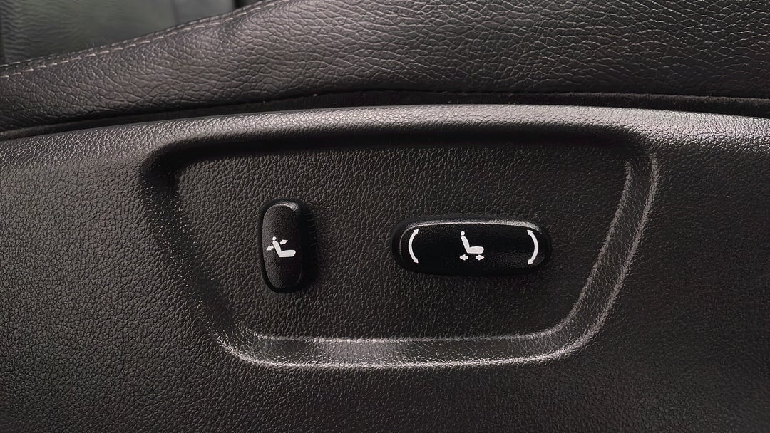 2017 Holden Captiva Active 7 Seater, Automatic, 46054 km, Drivers Side Adjustment Panel