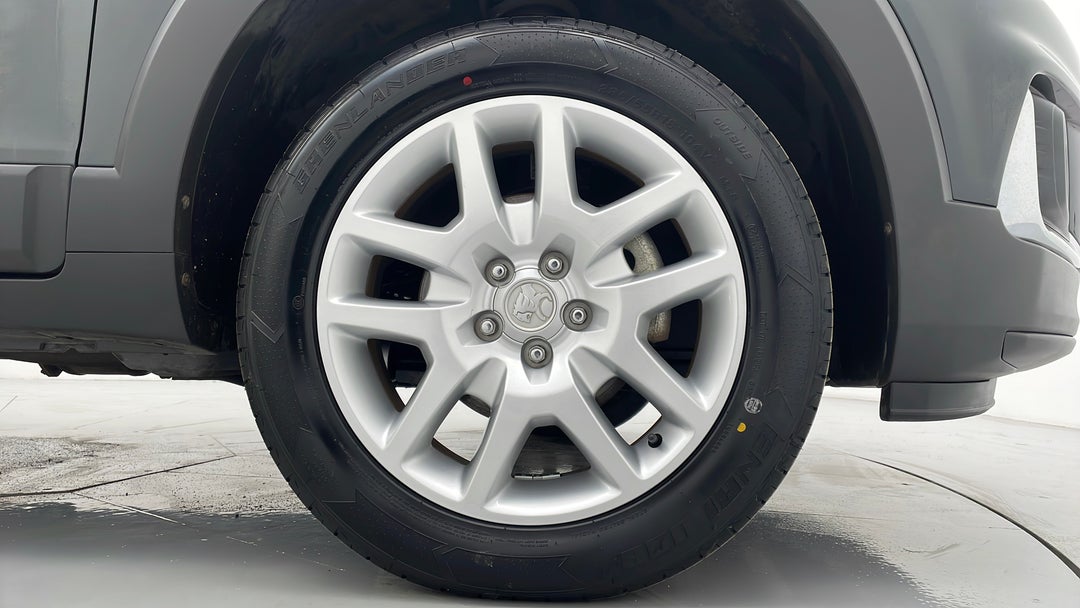 2017 Holden Captiva Active 7 Seater, Automatic, 46054 km, Right Front Wheel