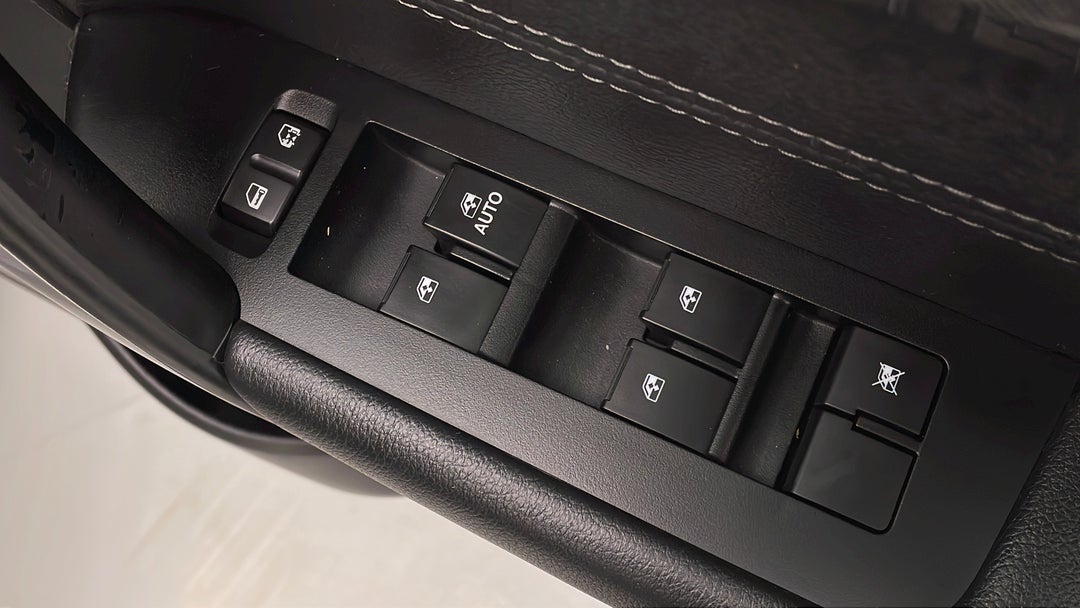 2017 Holden Captiva Active 7 Seater, Automatic, 46054 km, Drivers Side Door Panel Controls