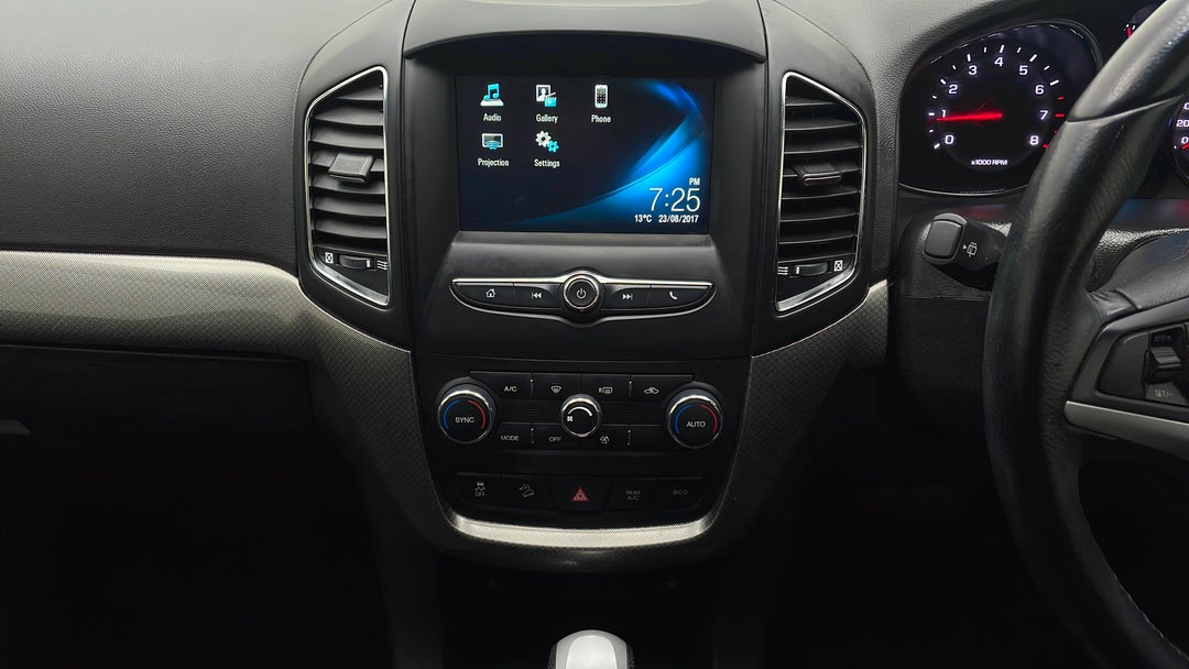 2017 Holden Captiva Active 7 Seater, Automatic, 46054 km, Center Console