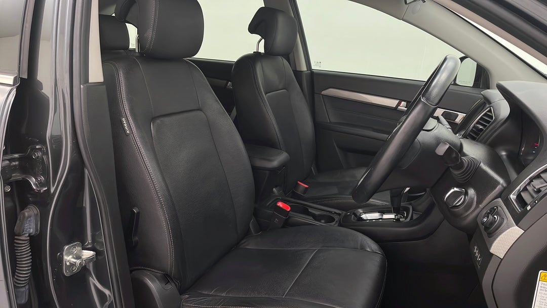 2017 Holden Captiva Active 7 Seater, Automatic, 46054 km, Right Side Front Door Cabin View