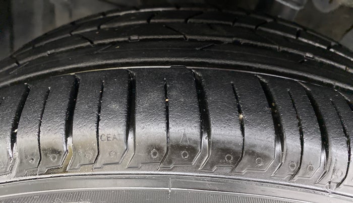2018 Maruti Vitara Brezza ZDI, Diesel, Manual, 63,786 km, Left Front Tyre Tread