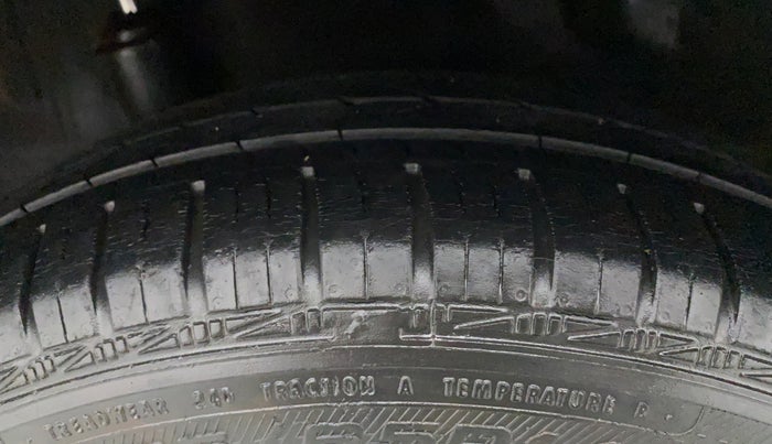 2015 Honda Brio S MT, Petrol, Manual, 41,023 km, Right Rear Tyre Tread