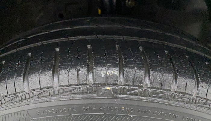 2015 Honda Brio S MT, Petrol, Manual, 41,023 km, Right Front Tyre Tread
