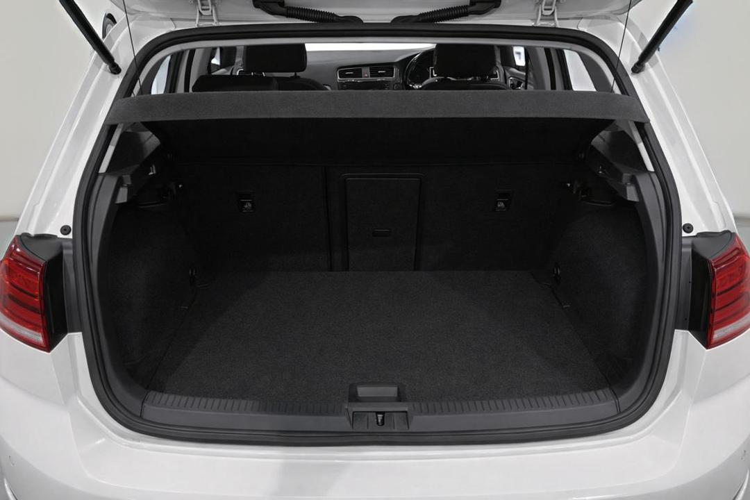 2018 Volkswagen Golf 110 Tsi Trendline, Automatic, 152528 km, Boot Inside View