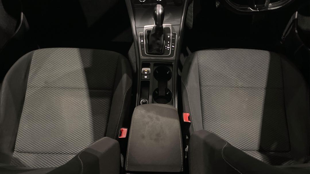 2018 Volkswagen Golf 110 Tsi Trendline, Automatic, 152528 km, Center Console