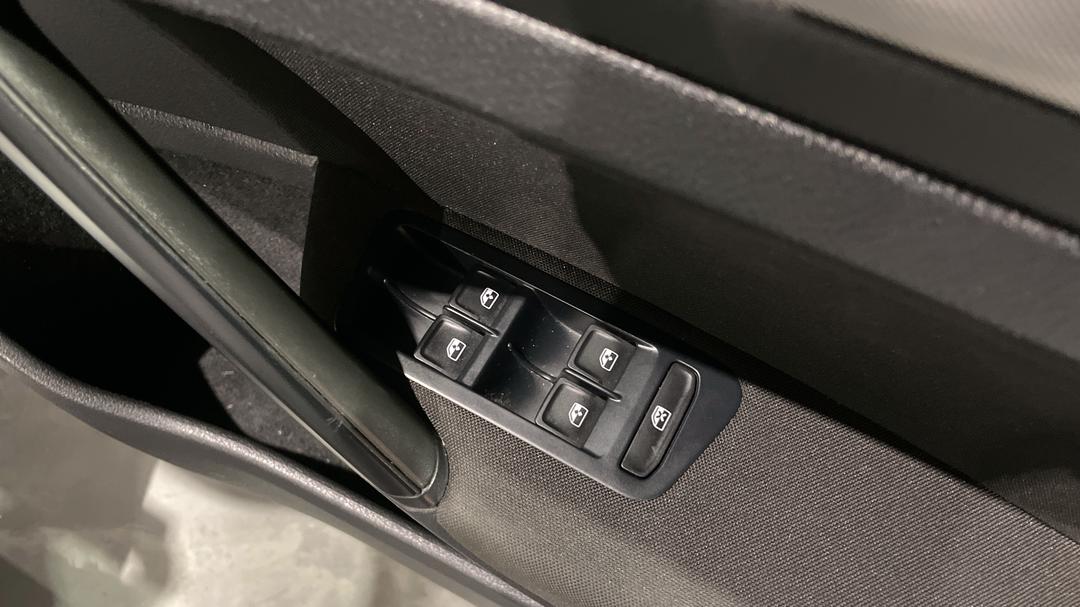 2018 Volkswagen Golf 110 Tsi Trendline, Automatic, 152528 km, Drivers Side Door Panel Controls