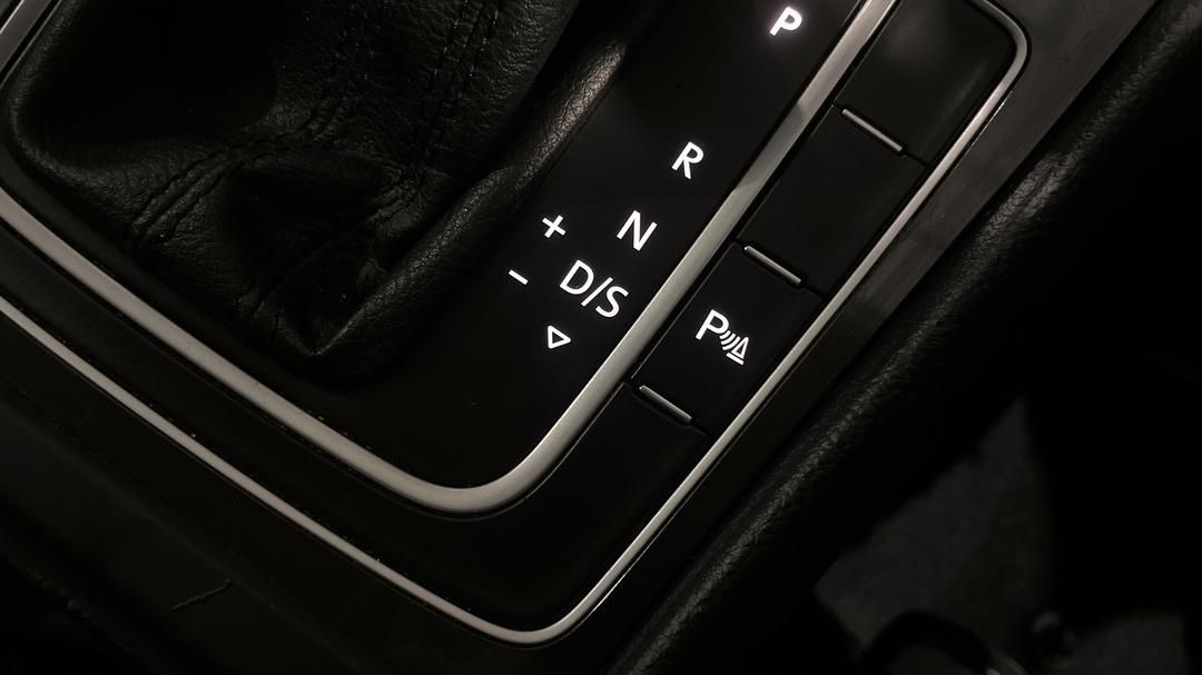 2018 Volkswagen Golf 110 Tsi Trendline, Automatic, 152528 km, Utility Switches/Buttons