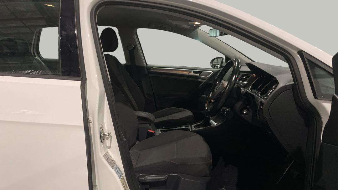 2018 Volkswagen Golf 110 Tsi Trendline, Automatic, 152528 km, Right Side Front Door Cabin View