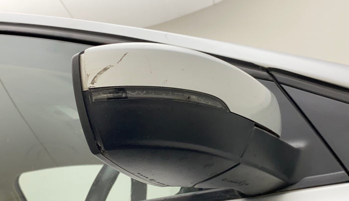 2017 Volkswagen Vento HIGHLINE PETROL AT, Petrol, Automatic, 76,969 km, Right rear-view mirror - Indicator light has minor damage