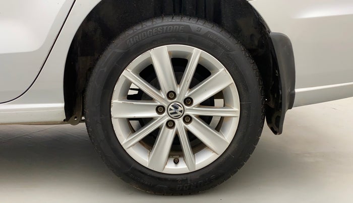 2017 Volkswagen Vento HIGHLINE PETROL AT, Petrol, Automatic, 76,969 km, Left Rear Wheel