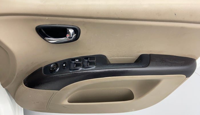 2011 Hyundai i10 MAGNA 1.2 KAPPA2, Petrol, Manual, 1,17,392 km, Driver Side Door Panels Controls