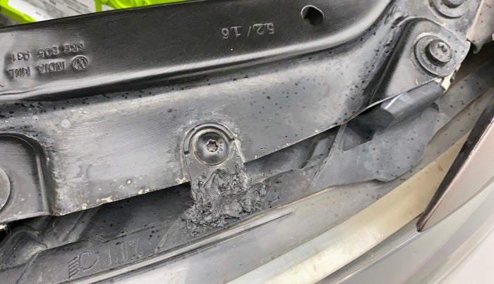 2017 Volkswagen Ameo COMFORTLINE 1.2L, Petrol, Manual, 76,307 km, Left headlight - Clamp has minor damage