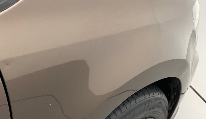 2017 Volkswagen Ameo COMFORTLINE 1.2L, Petrol, Manual, 76,307 km, Right fender - Paint has minor damage