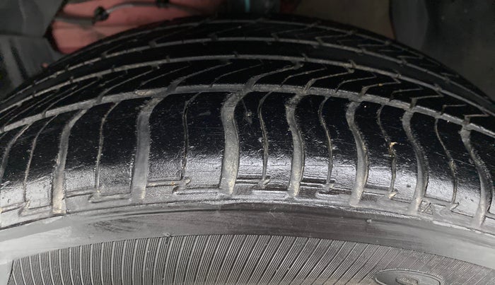 2016 Maruti Vitara Brezza ZDI PLUS DUAL TONE, Diesel, Manual, 1,50,395 km, Left Front Tyre Tread