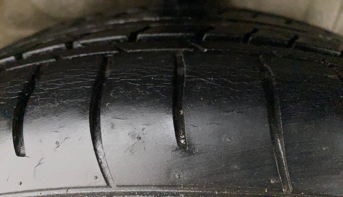 2011 Toyota Etios VX, Petrol, Manual, 57,912 km, Right Rear Tyre Tread
