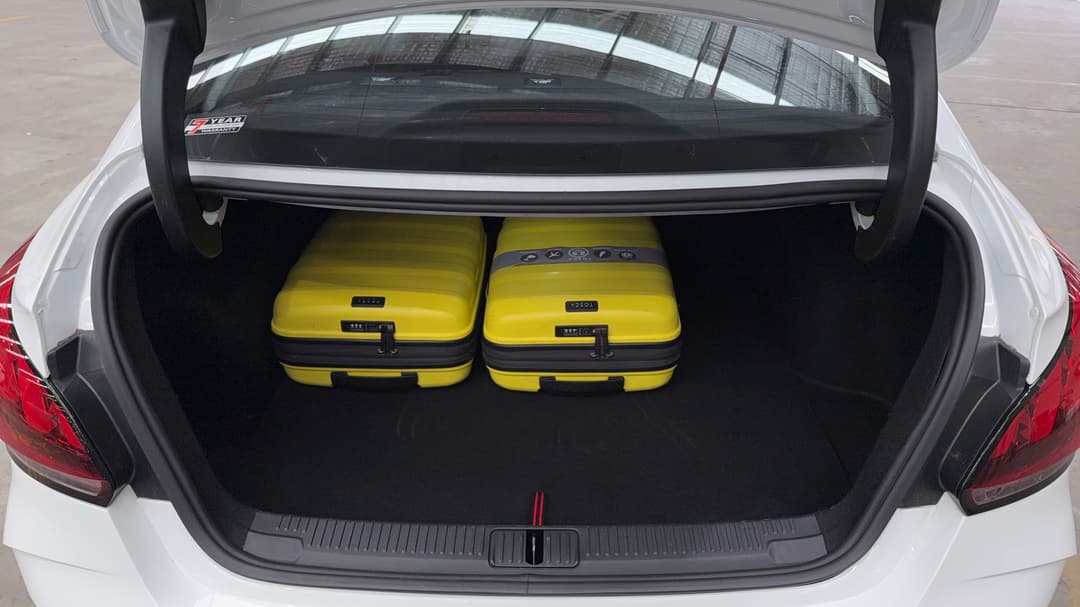 2023 MG Mg5 Vibe, Automatic, 14659 km, Boot Inside View with Luggage