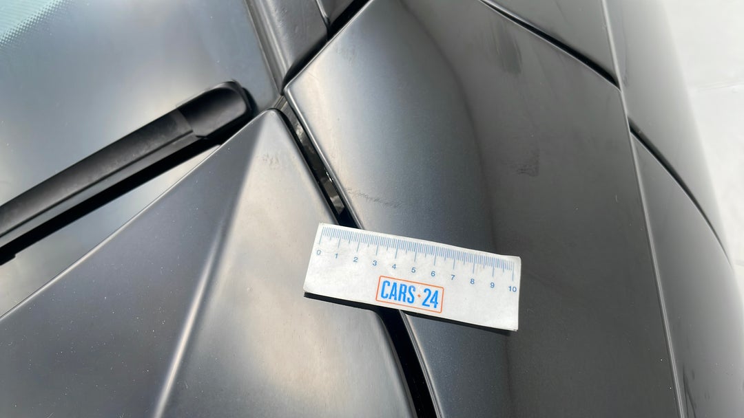 Quarter Panel Front LHS Guard Scratch