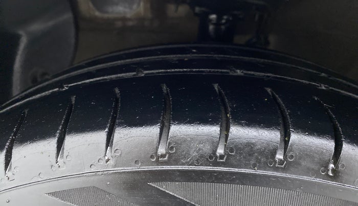 2019 Hyundai Grand i10 MAGNA 1.2 KAPPA VTVT, CNG, Manual, 69,561 km, Left Front Tyre Tread