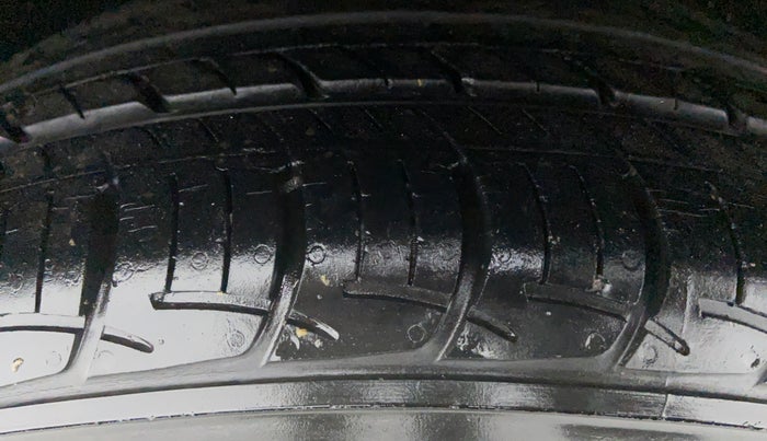 2016 Maruti Baleno DELTA 1.2 K12, Petrol, Manual, 39,256 km, Right Rear Tyre Tread