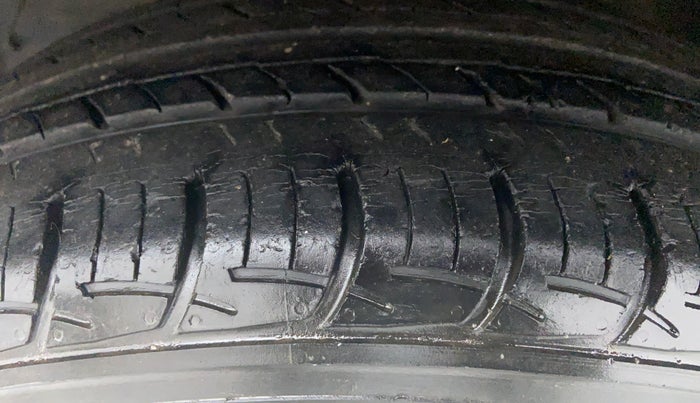 2016 Maruti Baleno DELTA 1.2 K12, Petrol, Manual, 39,256 km, Left Front Tyre Tread