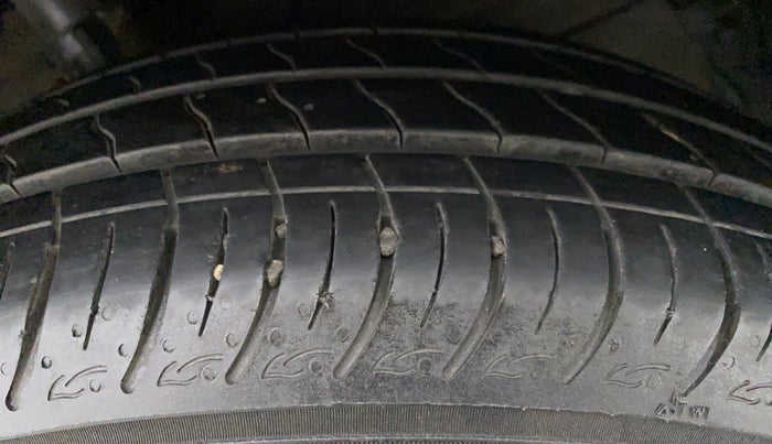 2017 Maruti Ertiga ZDI SHVS, Diesel, Manual, 54,004 km, Left Front Tyre Tread