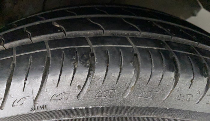 2017 Maruti Ertiga ZDI SHVS, Diesel, Manual, 54,004 km, Left Rear Tyre Tread