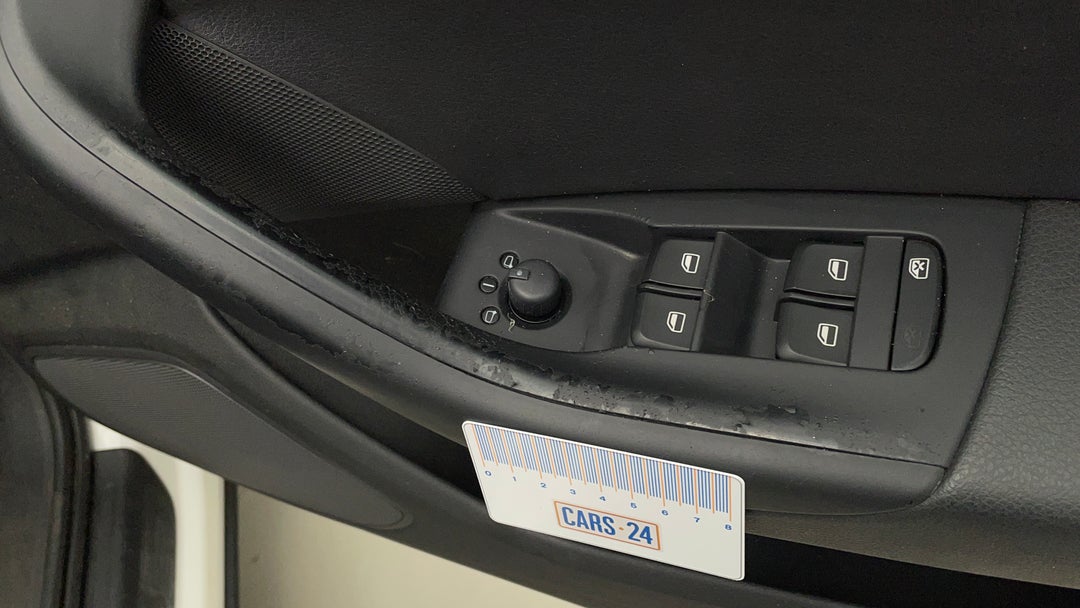 2016 Audi Q3 1.4 Tfsi (110kw), Automatic, 121333 km, Door Interior Front RHS Wear