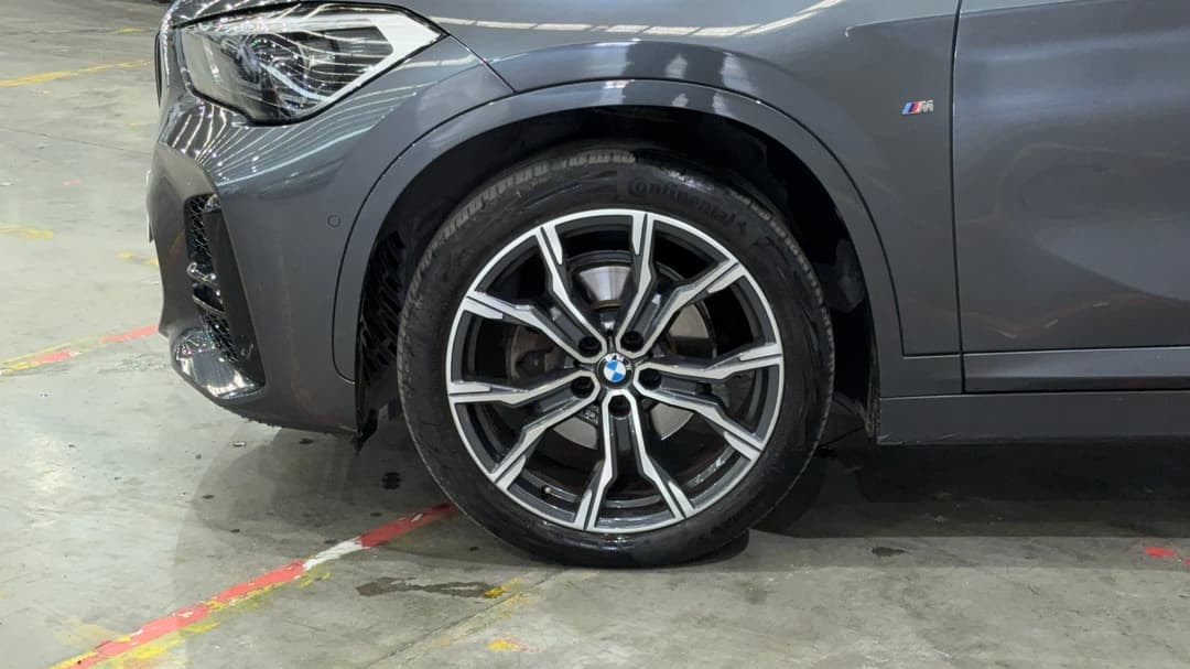 2022 BMW X1 sDrive 18i M Sport, Automatic, 46606 km, Left Front Wheel