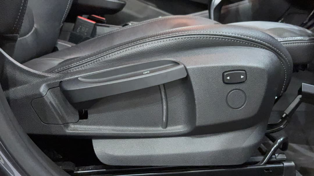 2022 BMW X1 sDrive 18i M Sport, Automatic, 46606 km, Drivers Side Adjustment Panel