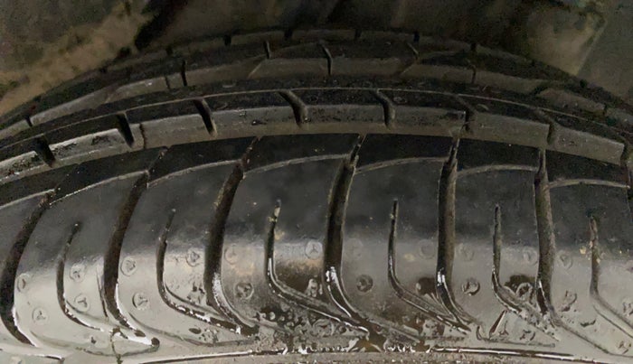 2015 Honda Amaze 1.2L I-VTEC S, Petrol, Manual, 67,593 km, Left Rear Tyre Tread