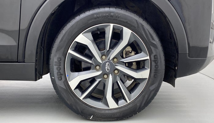 2019 Mahindra XUV300 W8(O), Diesel, Manual, 30,612 km, Right Front Wheel