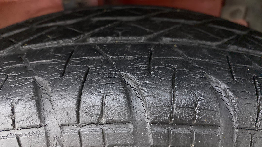 Right Front Tyre Tread