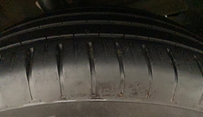 2022 Maruti Dzire ZXI CNG, CNG, Manual, 33,650 km, Left Front Tyre Tread