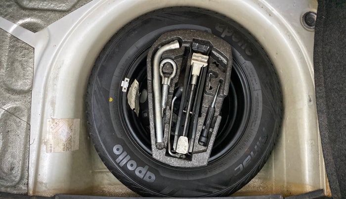 2014 Volkswagen Polo HIGHLINE DIESEL, Diesel, Manual, 1,00,761 km, Spare Tyre
