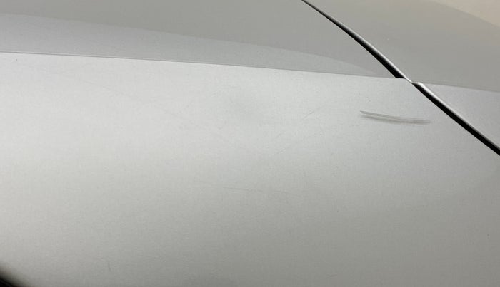 2014 Volkswagen Polo HIGHLINE DIESEL, Diesel, Manual, 1,00,761 km, Left C pillar - Slightly dented