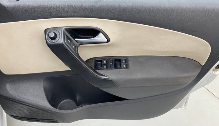 2014 Volkswagen Polo HIGHLINE DIESEL, Diesel, Manual, 1,00,761 km, Driver Side Door Panels Control