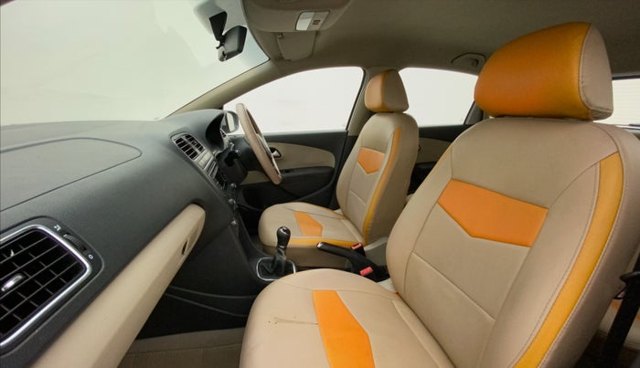 2014 Volkswagen Polo HIGHLINE DIESEL, Diesel, Manual, 1,00,761 km, Right Side Front Door Cabin