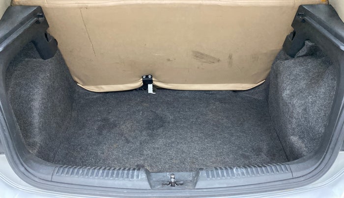2014 Volkswagen Polo HIGHLINE DIESEL, Diesel, Manual, 1,00,761 km, Dicky (Boot door) - Parcel tray missing