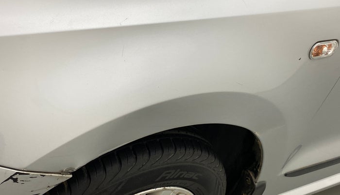 2014 Volkswagen Polo HIGHLINE DIESEL, Diesel, Manual, 1,00,761 km, Left fender - Slightly dented