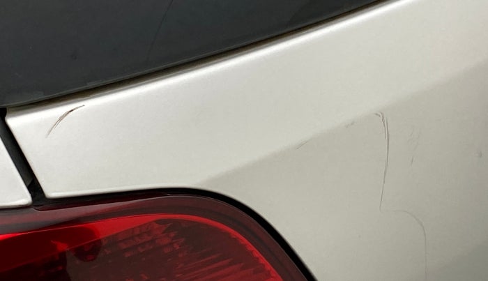2014 Volkswagen Polo HIGHLINE DIESEL, Diesel, Manual, 1,00,761 km, Dicky (Boot door) - Minor scratches