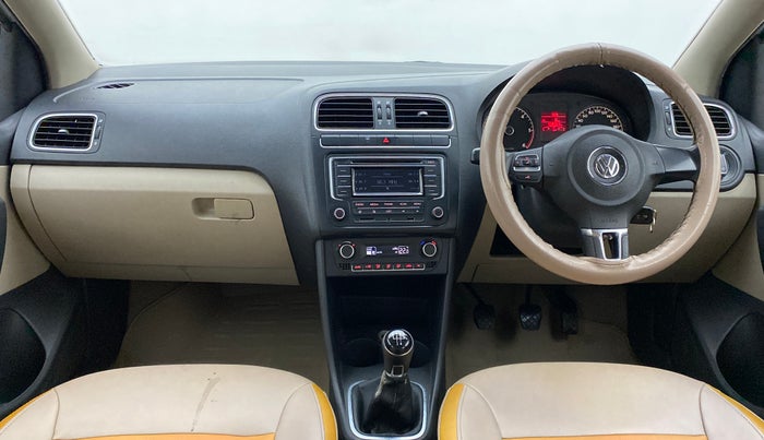2014 Volkswagen Polo HIGHLINE DIESEL, Diesel, Manual, 1,00,761 km, Dashboard