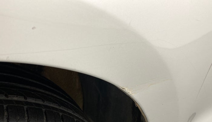 2014 Volkswagen Polo HIGHLINE DIESEL, Diesel, Manual, 1,00,761 km, Left fender - Minor scratches