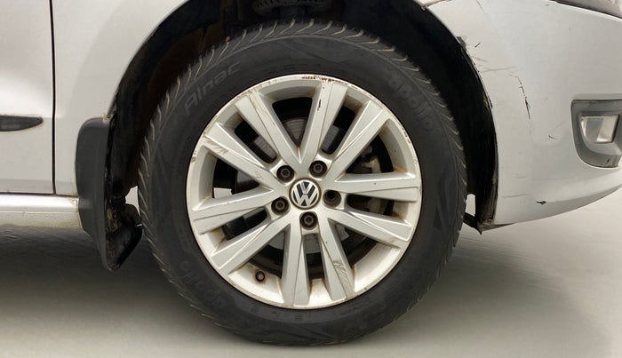 2014 Volkswagen Polo HIGHLINE DIESEL, Diesel, Manual, 1,00,761 km, Right Front Wheel