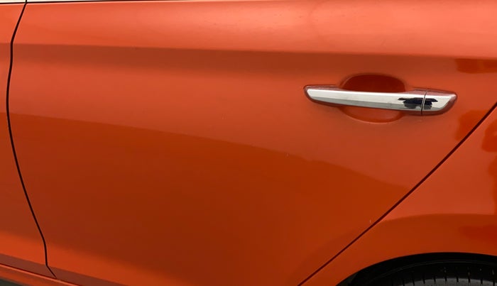 2017 Hyundai Verna 1.6 VTVT SX (O) AT, Petrol, Automatic, 71,002 km, Front passenger door - Minor scratches
