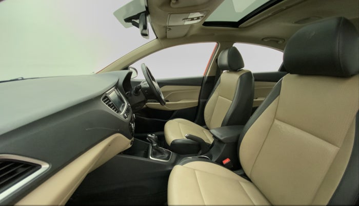 2017 Hyundai Verna 1.6 VTVT SX (O) AT, Petrol, Automatic, 71,002 km, Right Side Front Door Cabin
