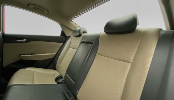 2017 Hyundai Verna 1.6 VTVT SX (O) AT, Petrol, Automatic, 71,002 km, Right Side Rear Door Cabin
