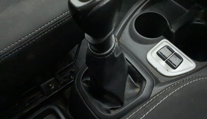 2018 Datsun Redi Go T (O), Petrol, Manual, 56,665 km, Gear lever - Boot cover slightly torn