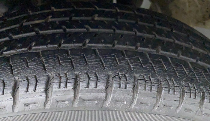 2014 Maruti Alto K10 LXI CNG, CNG, Manual, 26,230 km, Left Rear Tyre Tread