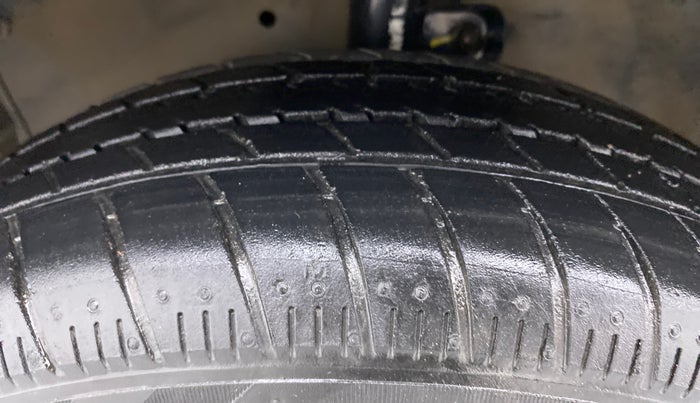 2015 Maruti Celerio ZXI OPT, Petrol, Manual, 75,601 km, Left Front Tyre Tread